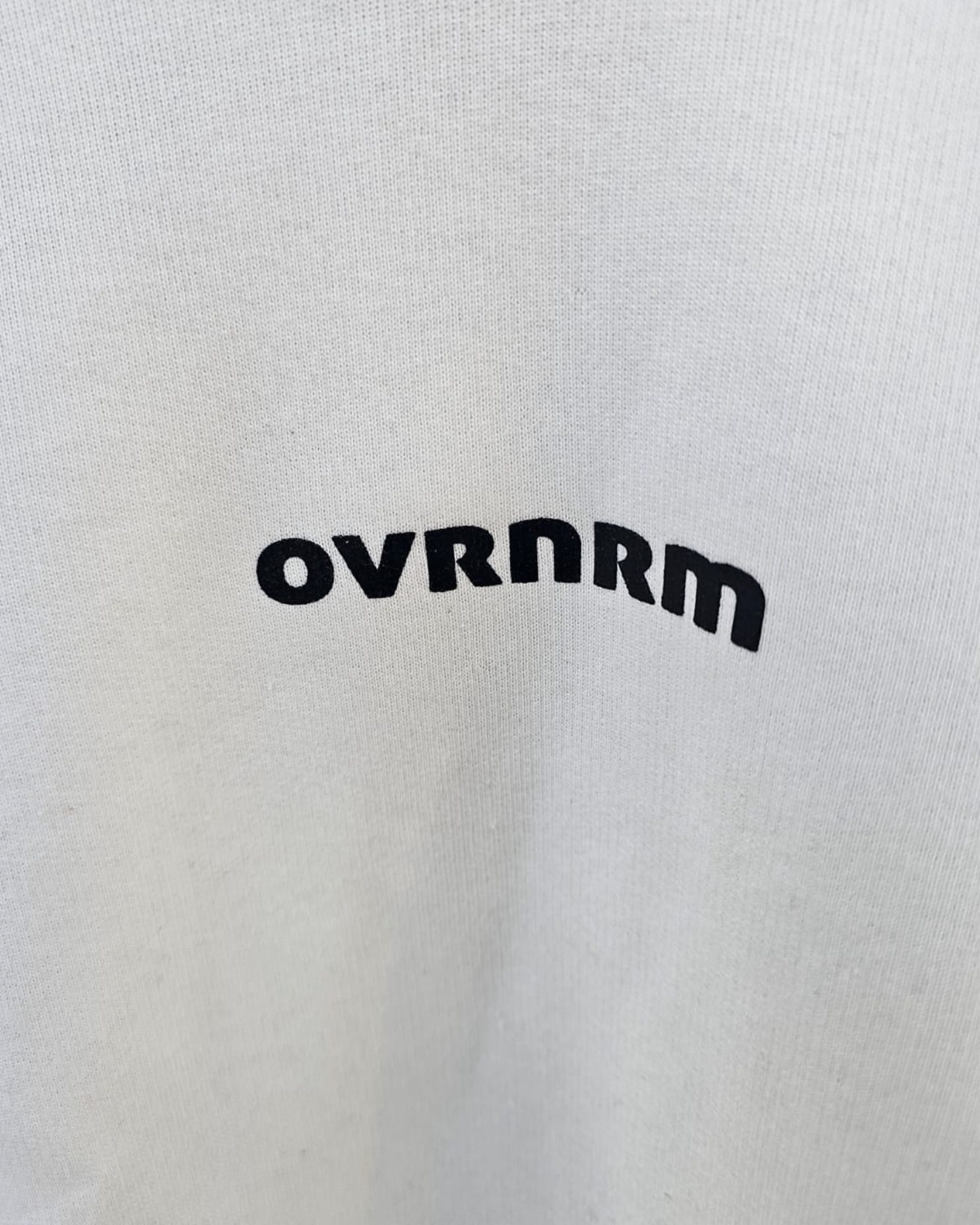 Sweat-shirt blanc cassé typographie