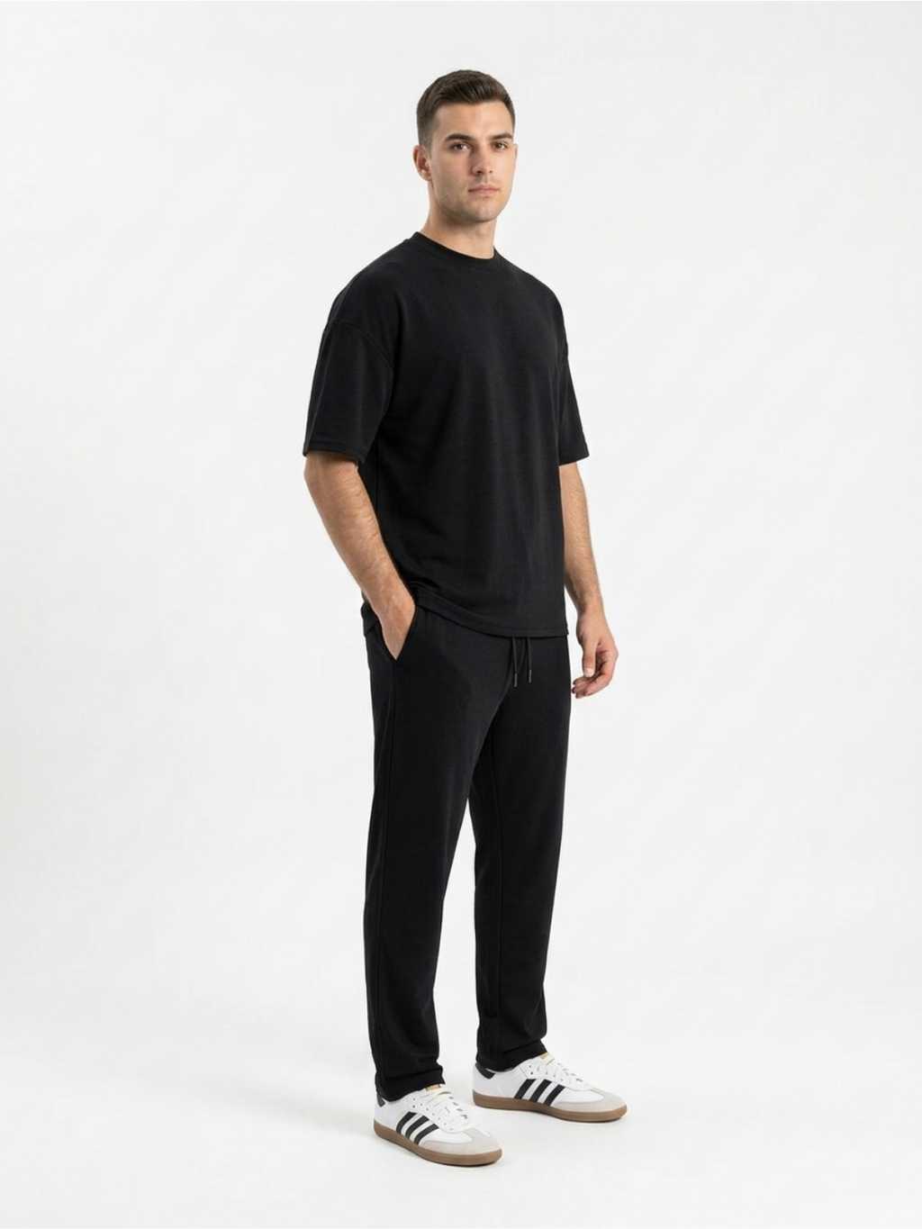 Ensemble pantalon relax léger et t-shirt oversize