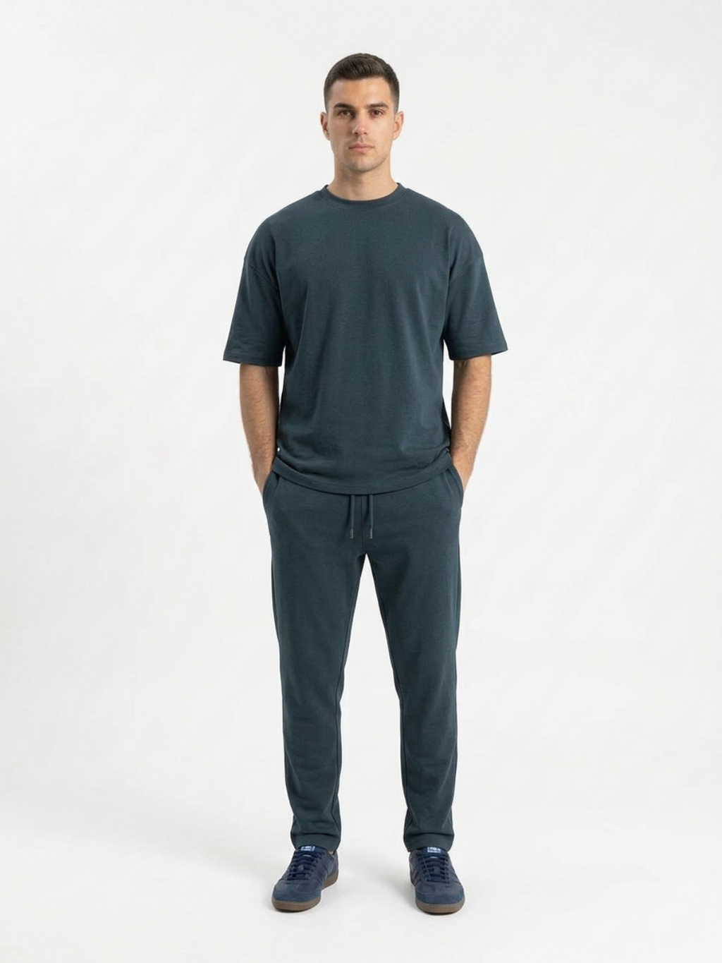 Ensemble pantalon relax léger et t-shirt oversize