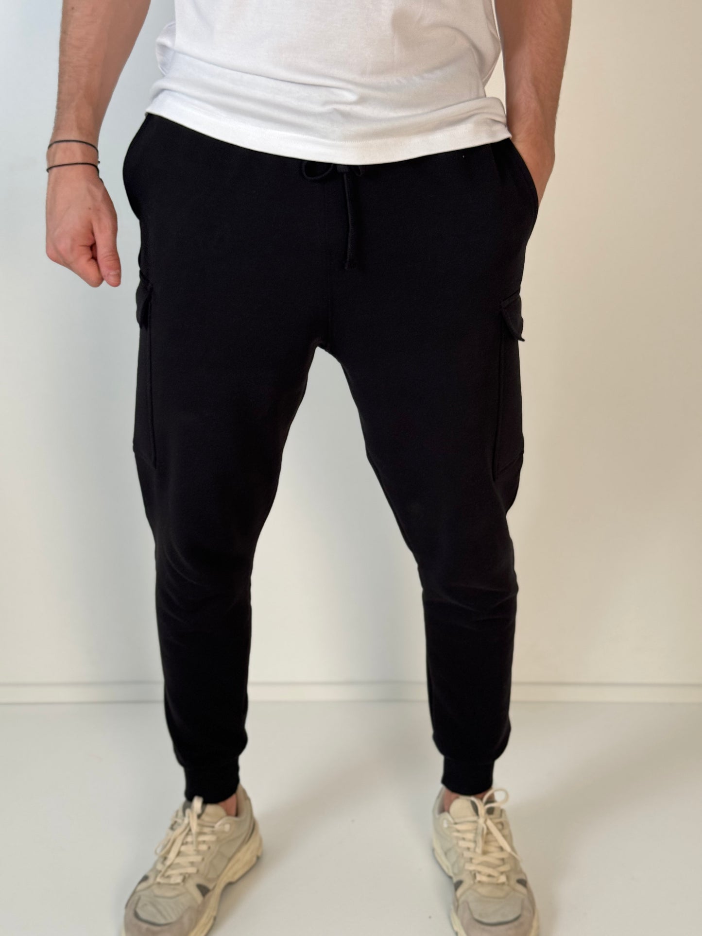 Pantalon jogging Cargo NOIR  P012