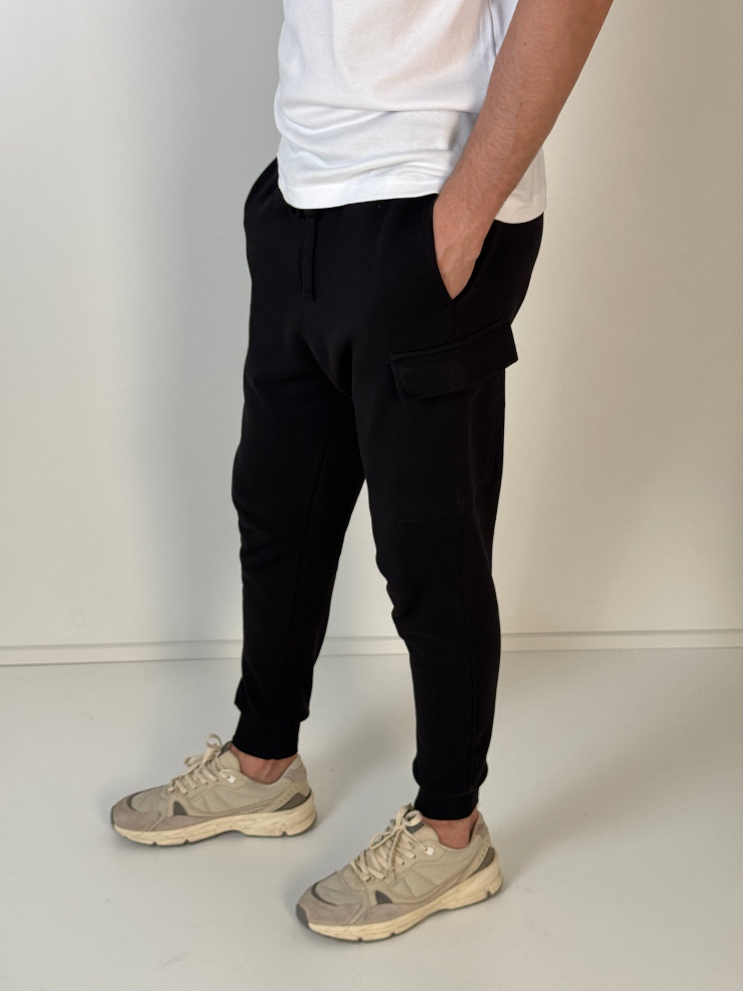 Pantalon jogging Cargo NOIR  P012